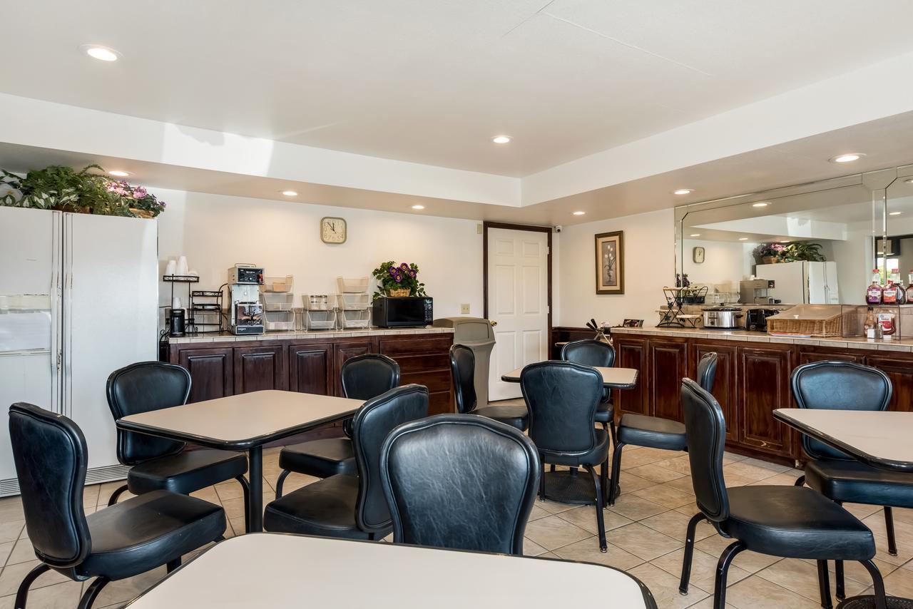 Americas Best Value Inn Париж Екстериор снимка
